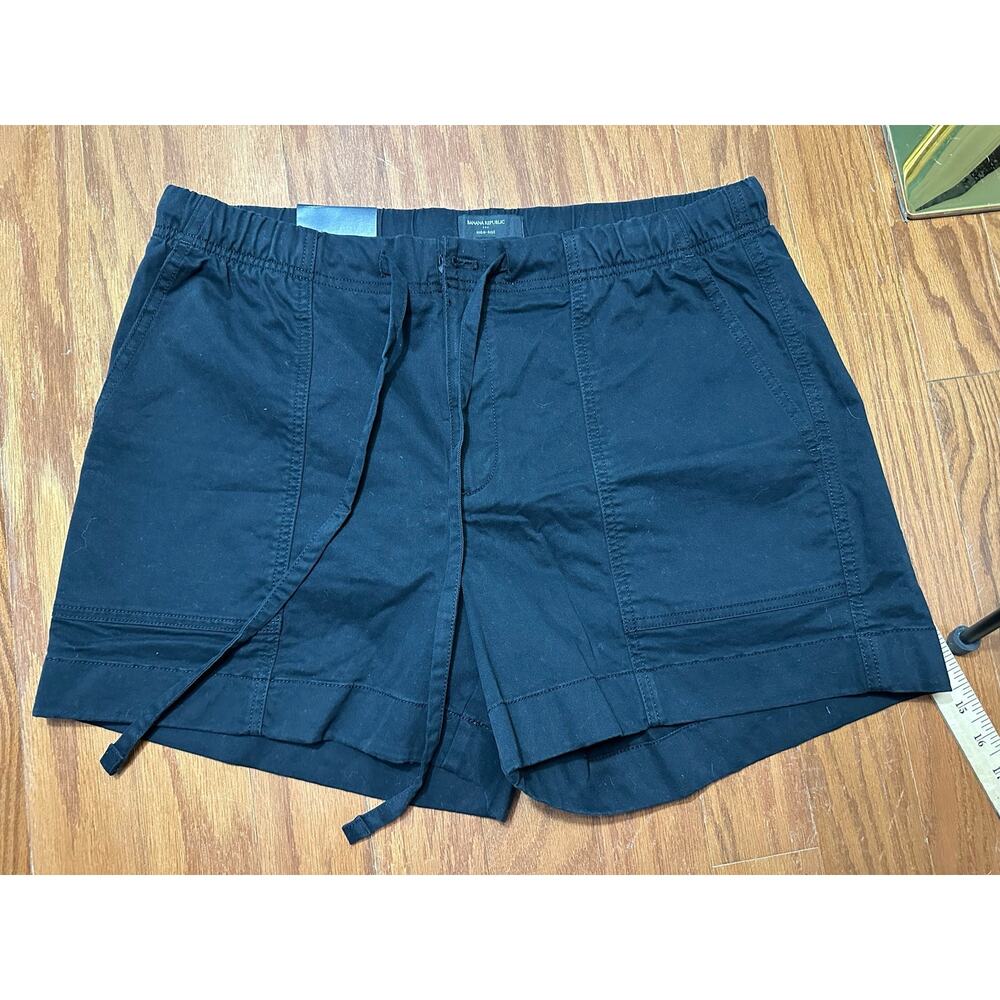 Banana Republic outlet Women's black high waist shorts Size Large NWT